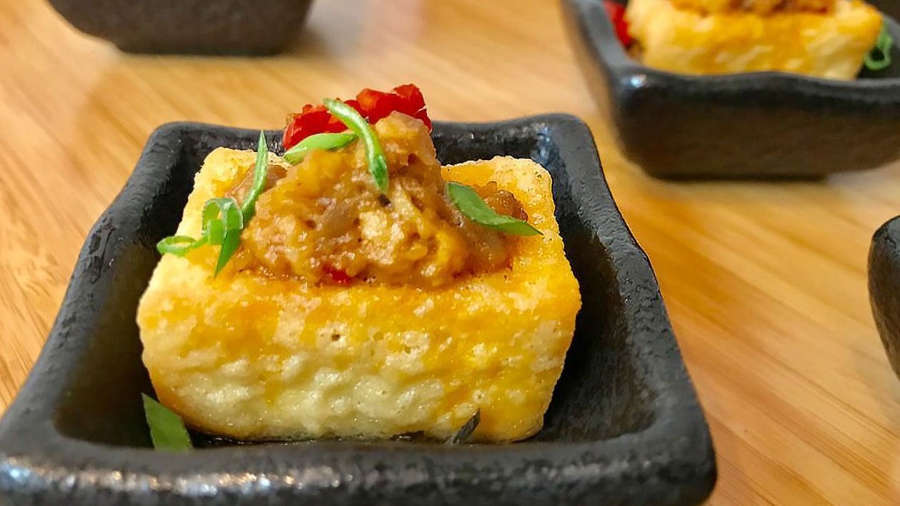 Mantou Goreng Dengan Daging Paha Ayam Cincang dan Sos Kacang – - Resipi