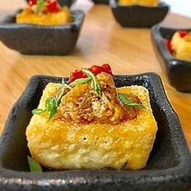 Deep-fried Mantou with Minced Chicken and Peanut Sauce Deep-fried Mantou with Minced Chicken and Peanut Sauce