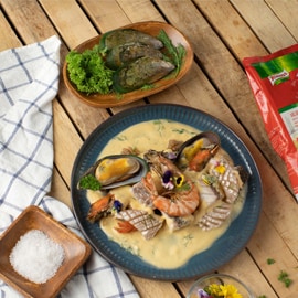 Pan-Fried Seafood with Dill Salted Egg Cream Sauce Pan-Fried Seafood with Dill Salted Egg Cream Sauce