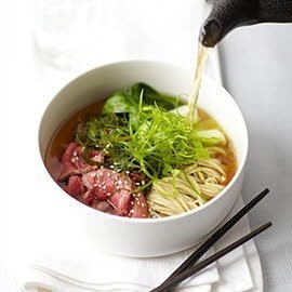 Sup bersama Tuna Kering, Mi Soba, Bok Choy dan Daun Bawang Sup bersama Tuna Kering, Mi Soba, Bok Choy dan Daun Bawang