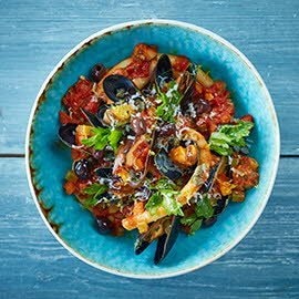 Pasta with Mussels, Tomato and Olives Pasta with Mussels, Tomato and Olives