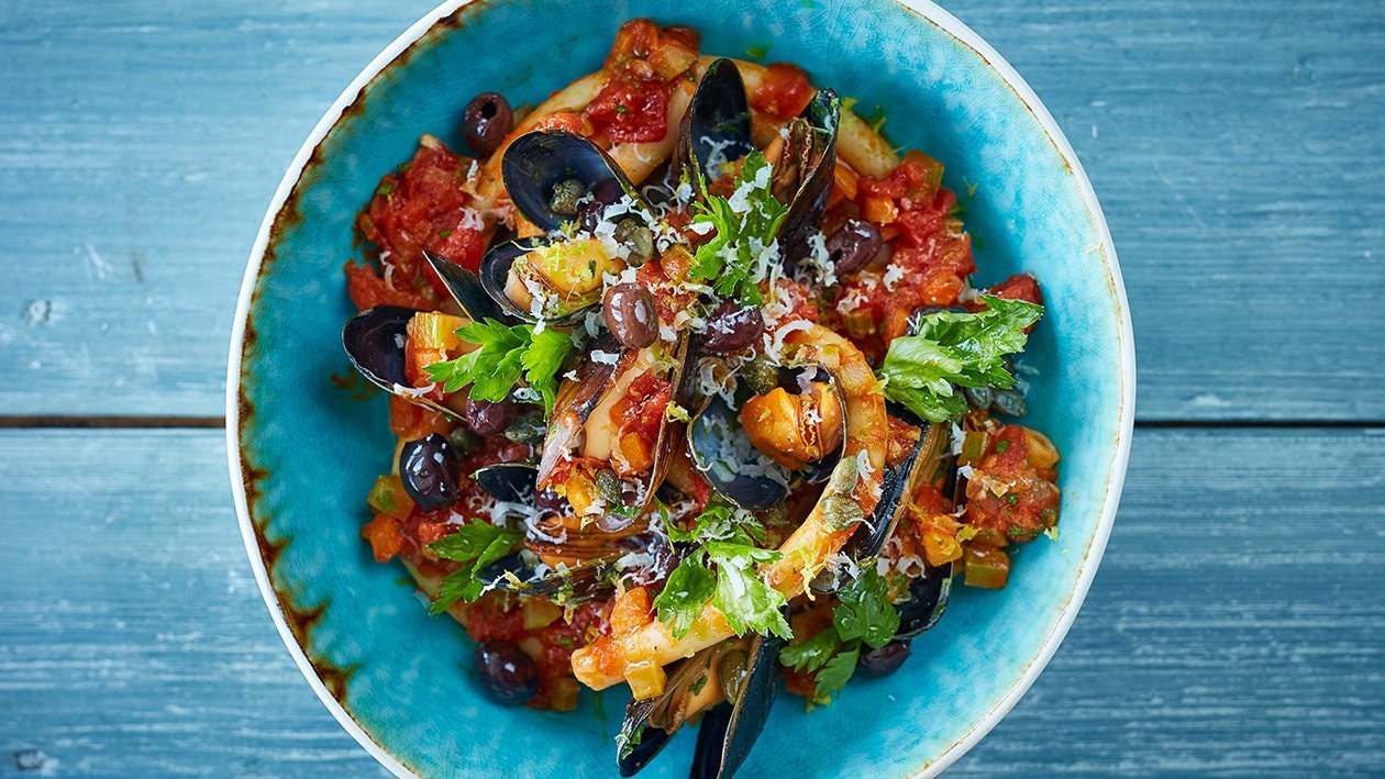 Pasta with Mussels, Tomato and Olives