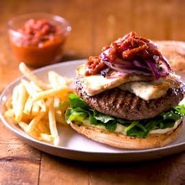Burger Kambing Char Grilled, Haloumi Panggang, Sos Tomato Burger Kambing Char Grilled, Haloumi Panggang, Sos Tomato