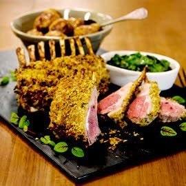 Kambing Panggang Bersalut Dijon dengan Kentang Panggang dan Bayam Layu Kambing Panggang Bersalut Dijon dengan Kentang Panggang dan Bayam Layu