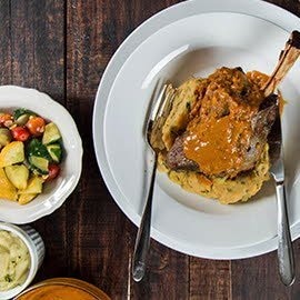 Kambing Shank Tika Masala dengan Kentang Lecek Kambing Shank Tika Masala dengan Kentang Lecek