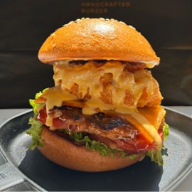 Burger Makaroni & Keju Burger Makaroni & Keju
