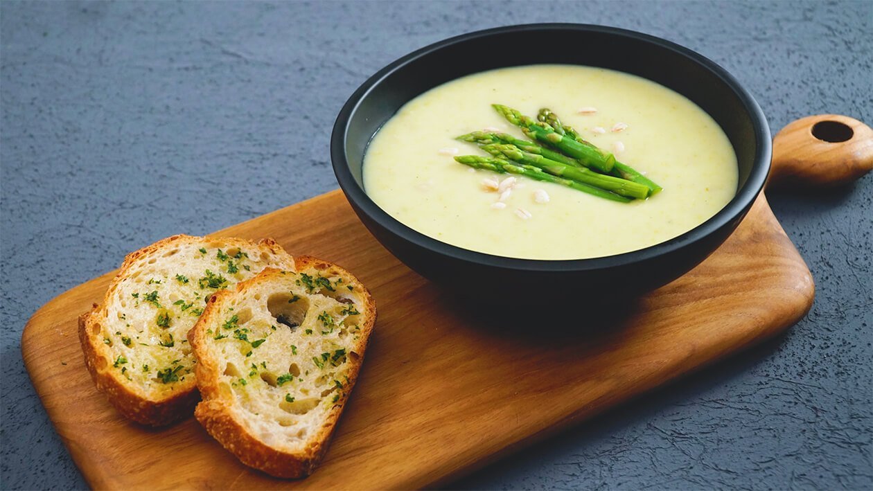 Sup Bawang dengan Barli dan Asparagus Panggang