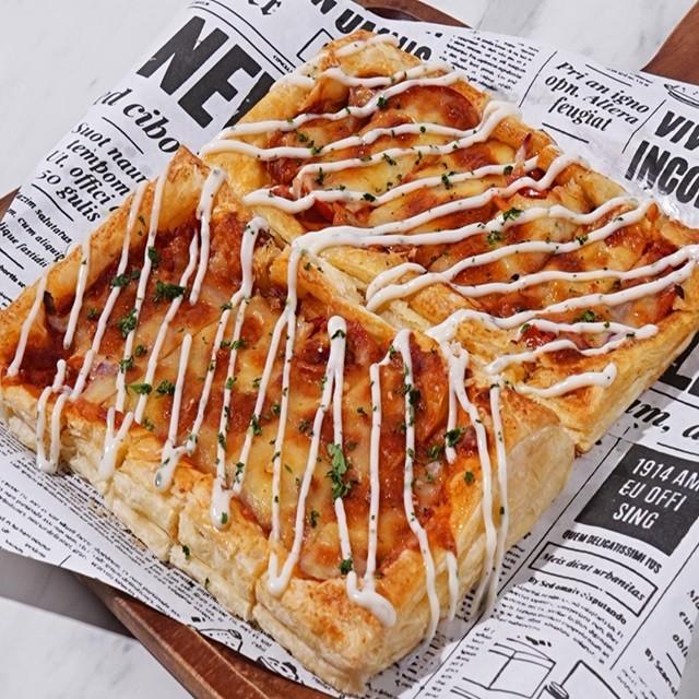 Tikka Masala Puff Pizza with Coriander Lime