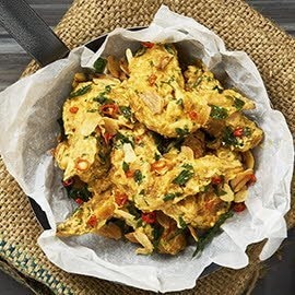 Kepak Ayam Garing dengan Sos Telur Masin Kepak Ayam Garing dengan Sos Telur Masin
