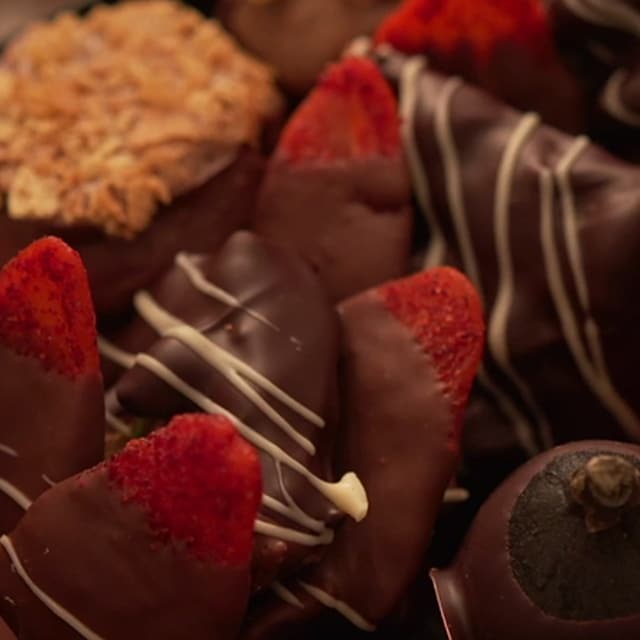 Que Bo Chocolates by Jose Ramon Castillo