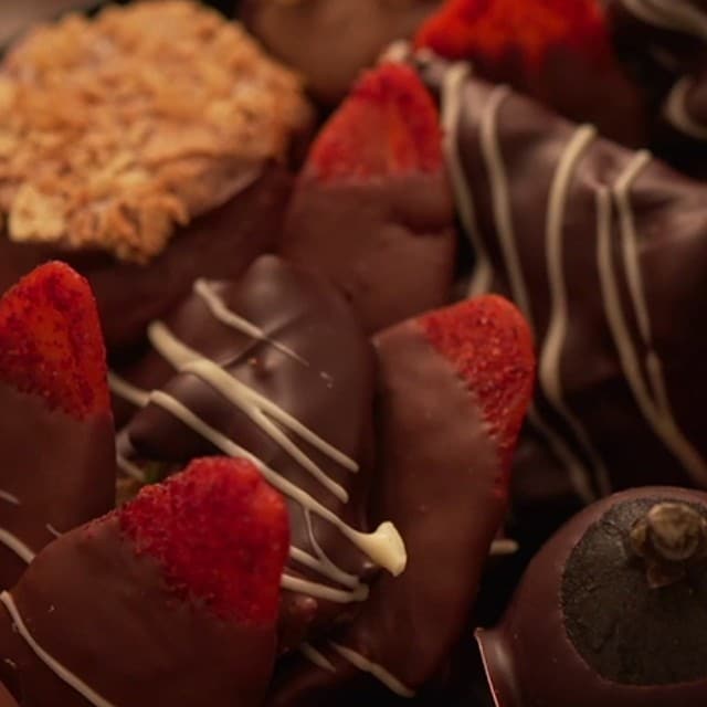 Que Bo Chocolates by Jose Ramon Castillo