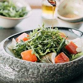 Poké Bowl dengan Air Tangan Tempatan