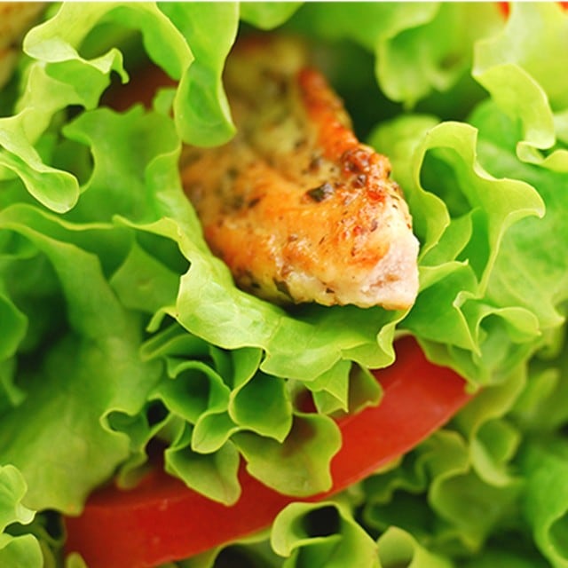 Ayam Thai dan Balutan Daun Salad Ayam Thai dan Balutan Daun Salad